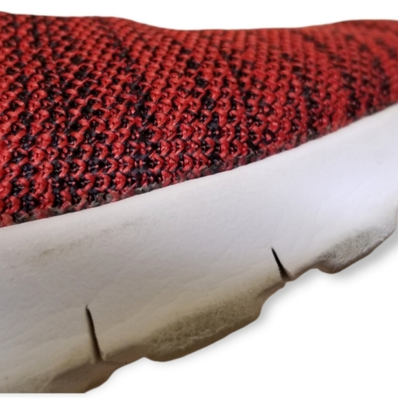 Nike Air Max Motion Training Shoe Low Red and Black Unisex Children's Size 7Y - Picture 12 of 13